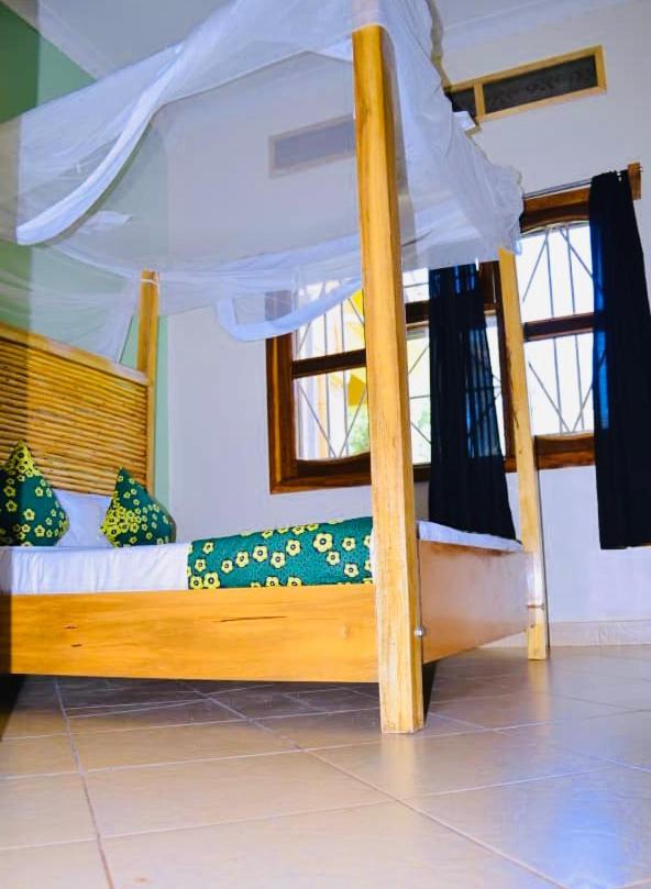 Bed and Breakfast Buutu Nest Jinja Esterno foto